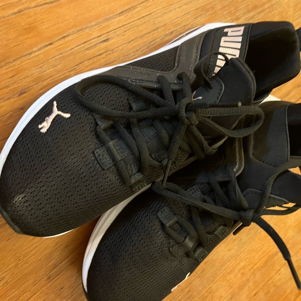 Black Puma Sneakers Sz 7, barely worn